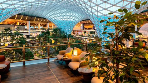 International Lounges .